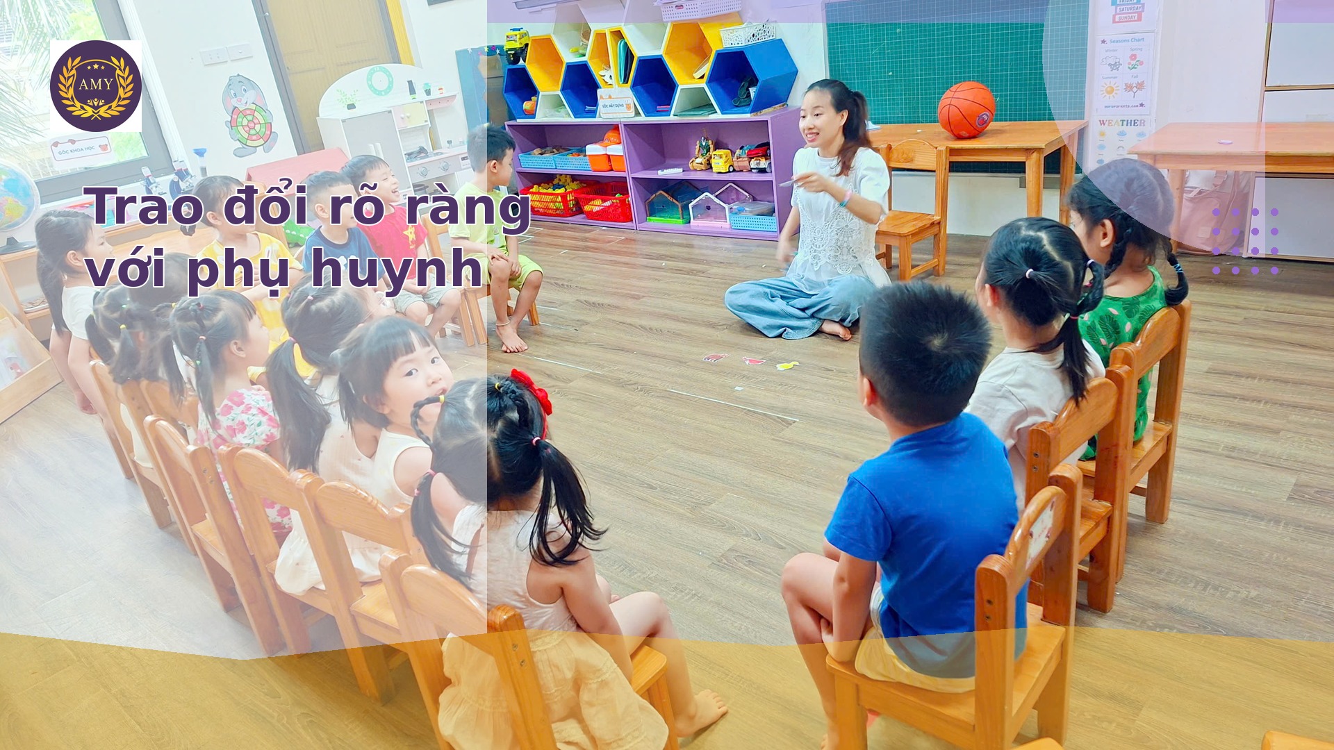 Giao tiếp giữa phụ huynh và cô giáo dục sớm