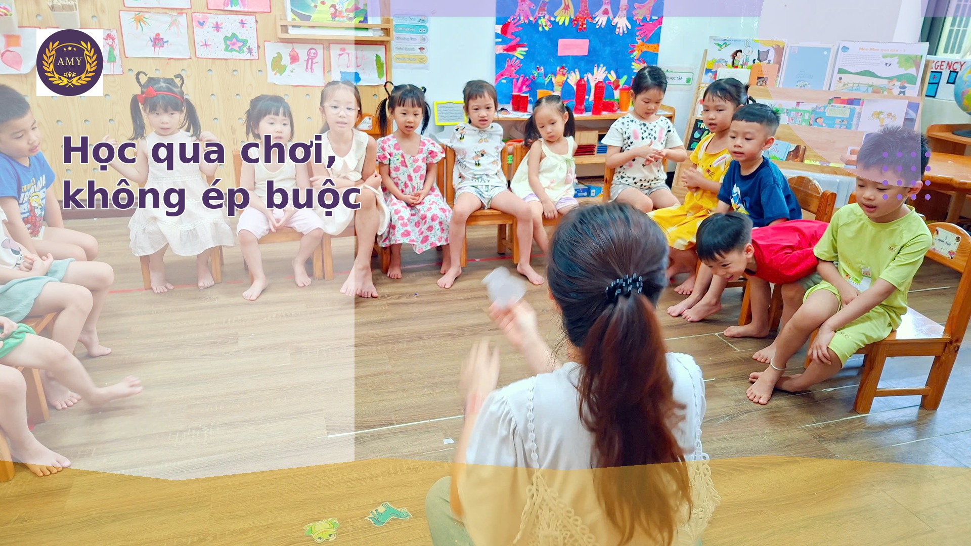 Phương pháp giáo dục sớm tại nhà học qua chơi